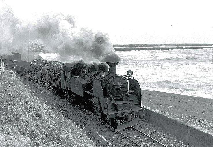 JNR Hidakahonsen line[3] goes the beach 1969-71